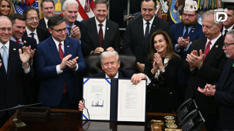 ສ.ອາເມລິກາ ລົງນາມຮັບຮອງຮ່າງກົດໝາຍໄລຍະສັ້ນ