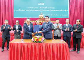 ປະກາດມອບຮັບໜ້າທີ ລະຫວ່າງເຈົ້າແຂວງ ແລະ ປະທານຄະນະກຳມະການປົກຄອງແຂວງຈຳປາສັກ