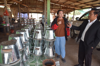 ຖືເອົາການຜະລິດເຕົາປະຢັດ ເປັນອາຊີບເສີມ ເຮັດໃຫ້ເສດຖະກິດຄອບຄົວດີຂຶ້ນ