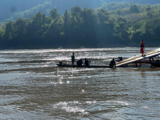 Body of Mother Recovered in Luang Prabang, Search Continues for Missing Daughters After Boat Sinking