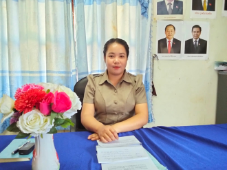 ຄູອາສາ ພູມໃຈທີ່ໄດ້ເປັນສ່ວນໜຶ່ງຂອງພັກ-ລັດ