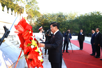 LPRP Leaders Pay Tribute Ahead of 12th National Party Congress