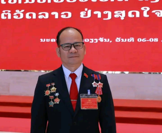 ພ້ອມກັນປະຕິບັດມະຕິກອງປະຊຸມໃຫຍ່ ຜູ້ແທນທົ່ວປະເທດ ຄັ້ງທີ XII ຂອງພັກໃຫ້ປະກົດເປັນຈິງ