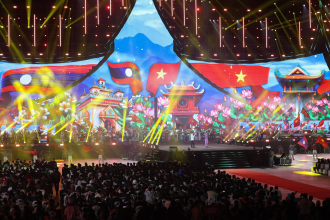 Special Lao–Vietnamese Art Performance Celebrates Success of the 12th National Congress of the Party