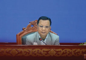 ຮອງນາຍົກລັດຖະມົນຕີ ພົບປະໂອ້ລົມ ການນຳ-ພະນັກງານຫລັກແຫລ່ງແຂວງສາລະວັນ