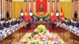 ສອງປະທານປະເທດລາວ-ຫວຽດນາມ ພົບປະສອງຝ່າຍ ຮັດແໜ້ນການຮ່ວມມື