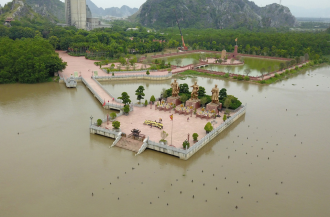 Journalists Trace Vietnam’s Naval Legacy at Bach Dang Giang