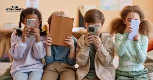 ສະພາຕໍ່າຝຣັ່ງ ຜ່ານຮ່າງກົດໝາຍ ຫ້າມເຍົາວະຊົນໃຊ້ ໂຊເຊລມິເດຍ