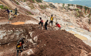 ເກີດເຫດອຸໂມງ ບໍ່ໂລຫະ ຫາຍາກຖະຫລົ່ມໃນ ກົງໂກ ເສຍຊີວິດ ຢ່າງໜ້ອຍ 200 ຄົນ