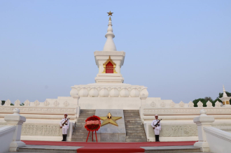 Party and State Leaders Mark 71st Anniversary of LPRP with Wreath-Laying Ceremony