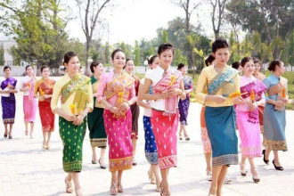 ເອກະລັກວັດທະນະທຳການນຸ່ງຖືຂອງແມ່ຍິງລາວ