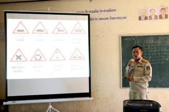 ໂຄສະນາເຜີຍແຜ່ປູກຈິດສຳນຶກດ້ານຄວາມປອດໄພທາງຫລວງ ຢູ່ສອງເມືອງແຂວງວຽງຈັນ