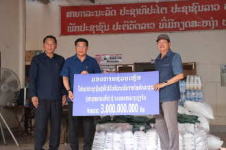 President Thongloun Inspects Storm Damage, Delivers Relief to affected Families