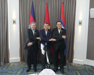 Laos, Vietnam, Cambodia PMs Discuss Stronger Trilateral Cooperation