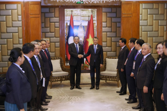Lao, Vietnamese Prime Ministers Discuss Expanding Bilateral Cooperation