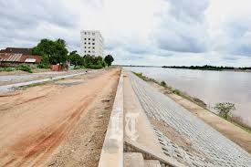 Vientiane Approves 93 km of Concrete Roads, Mekong Erosion Control