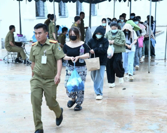Lao Police Hand Over Online Scam and Gambling Suspects to Thai Authorities