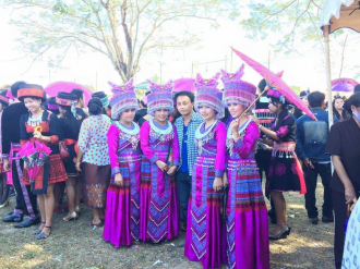 ຄວາມເປັນມາ ແລະ ຮີດຄອງປະເພນີ ຂອງຊົນເຜົ່າມົ້ງ
