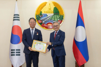 Lao Government Awards Friendship Medal to Outgoing Republic of Korea Ambassador