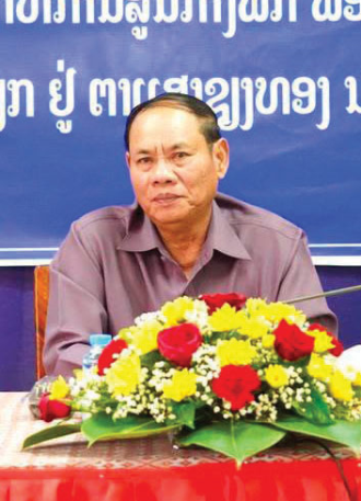 ຜູ້ປະຈຳການຄະນະເລຂາທິການສູນກາງພັກ ພົບປະໂອ້ລົມພະນັກງານຕາແສງຊຽງທອງ ນະຄອນຫລວງພະບາງ