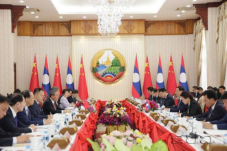 ນຳພາການສ້າງຄູ່ຮ່ວມຊາຕາກຳ ລາວ-ຈີນ ທີ່ເຂັ້ມແຂງໜຽວແໜ້ນ ໃນທຸກສະພາບການຂອງຍຸກໃໝ່ບົນຈິດໃຈ “4 ດີ”