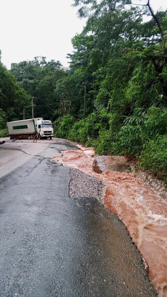 Heavy Rain Cuts Off Phou Phaman Road in Khammuan Province