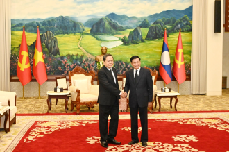 President Thongloun Receives Vietnam’s NA Chairman Tran Thanh Man