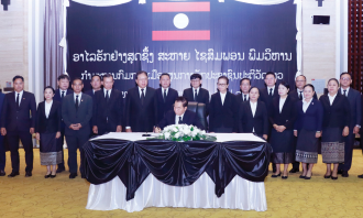 ຄະນະນຳບັນດາກະຊວງ-ອົງການ ສືບຕໍ່ເຂົ້າວາງພວງມາລາ ໄວ້ອາໄລຕໍ່ການຈາກໄປຂອງສະຫາຍ ໄຊສົມພອນ ພົມວິຫານ