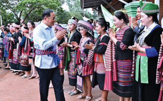 ນາຍົກລັດຖະມົນຕີ ຊີ້ນຳວຍກງານ ຢູ່ຕາແສງປຸ່ງນາໜູນ ເມືອງຫ້ວຍຊາຍ