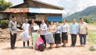 ຮອງປະທານສະພາແຫ່ງຊາດຢ້ຽມຢາມ ແລະ ມອບເຄື່ອງຊ່ວຍເຫລືອ ໃຫ້ຜູ້ປະສົບໄພນໍ້າຖ້ວມ ຢູ່ແຂວງອຸດົມໄຊ