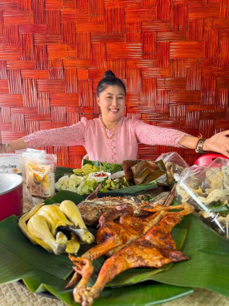ແຊບນົວສົມຄຳລື “ປີ້ງໄກ່ທາປາແດກ ໂນນຂີ້ເຫລັກ” ຈັດໂປພິເສດຕອບແທນລູກຄ້າ
