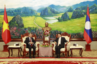 Party General Secretary Receives Vietnamese PM in Vientiane