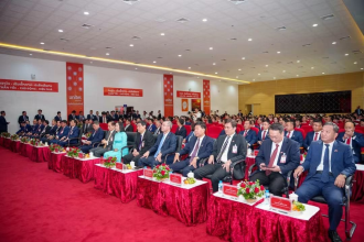 Vietnamese Prime Minister Visits Unitel, Highlighting Laos–Vietnam Economic Cooperation