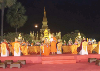 ຄະນະພະສົງກອງປະຊຸມໂຕະມົນພຸດທະສາສະໜາໜານໄຫ່ ຮ່ວມໄຫ້ວພະ ສູດມົນເພື່ອສັນຕິພາບໂລກ