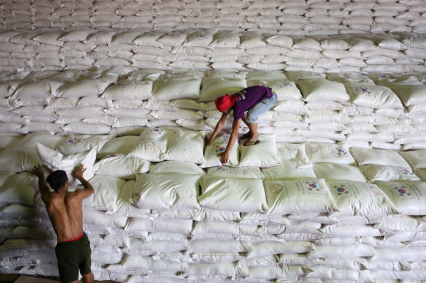 WFP, Government Deliver Rice To Flooded Communities