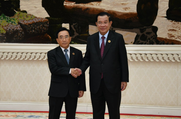 Prime Minister meets Cambodia counterpart